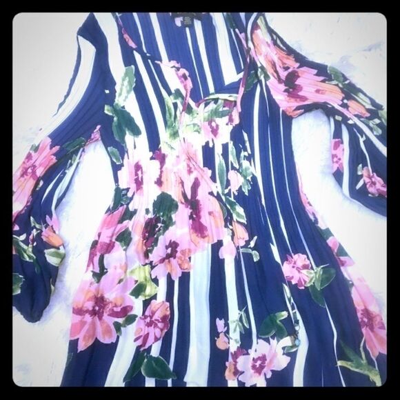 Melissa Paige floral Top Shirt Blouse Size medium - Picture 1 of 2